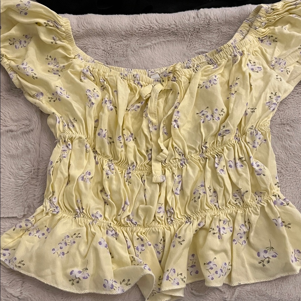 Urban Outfitters White Floral Print Skirt.
Pack of 4 tops.
Size: Kids M (10/12)